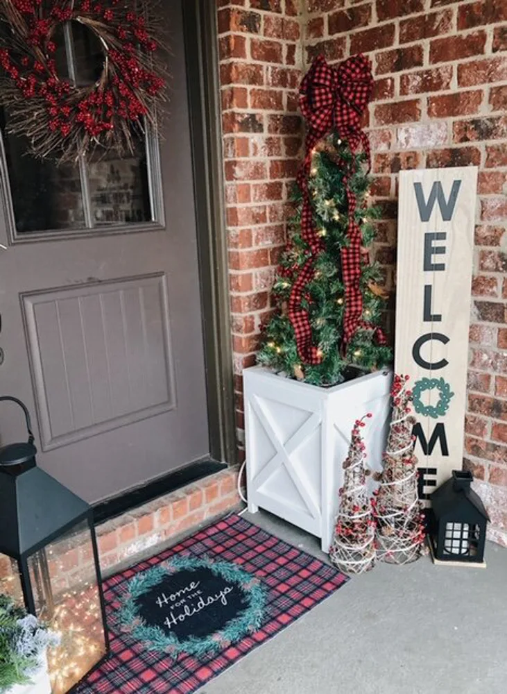 Front Door Christmas Decor for a Farmhouse Style of mixing old and new decorations.