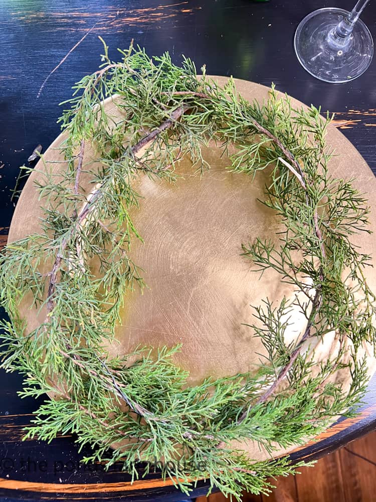 Cedar Plate Wreath for Christmas Table Setting Ideas