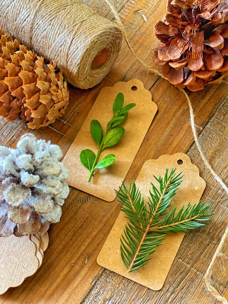make scented inexpensive gift tags for eco-friendly and budget-friendly Gift Wrapping ideas