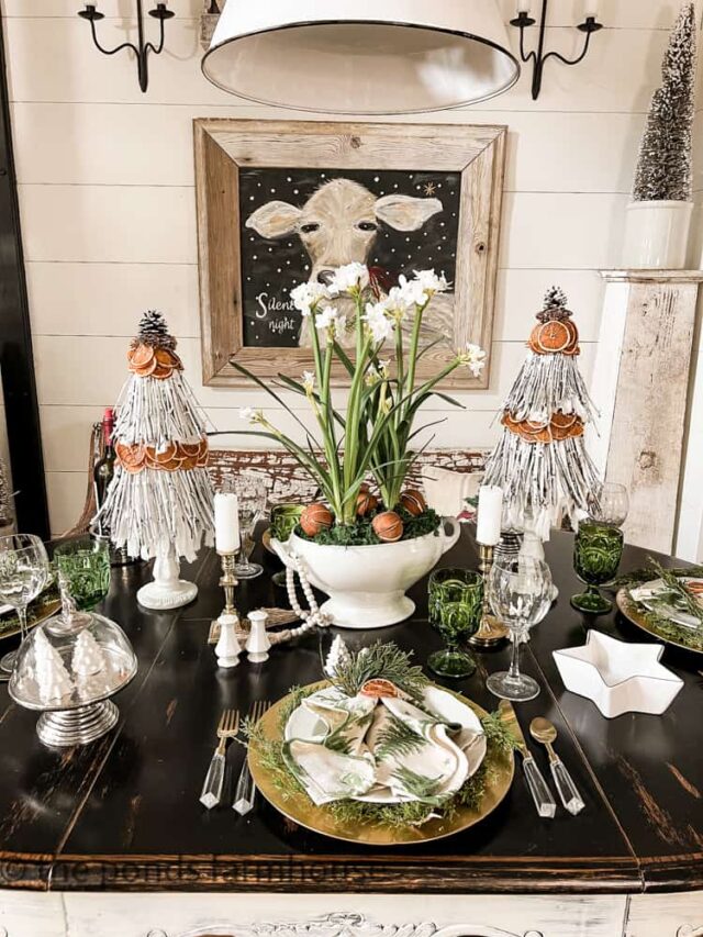 Budget Christmas Decorations. Farmhouse Christmas decorating. Country Christmas tablescape.
