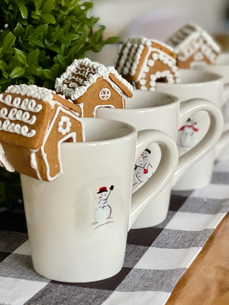 Mini Gingerbread Houses and How to use them.  DIY tutorial for mini gingerbread houses.
