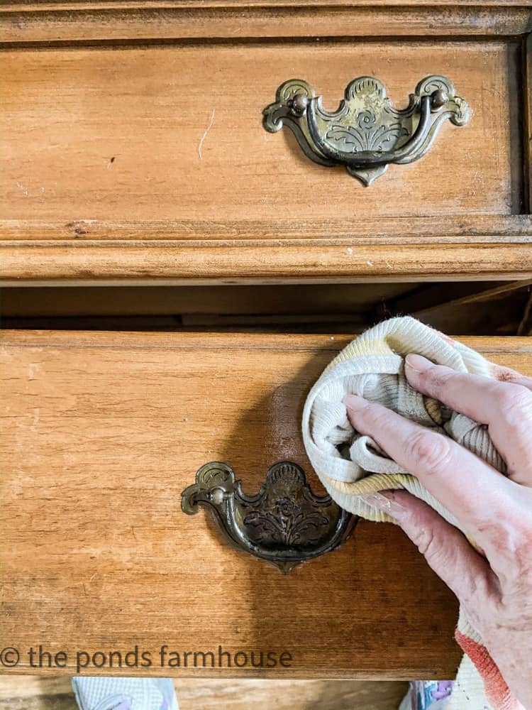 Clean drawers of cabinet makeover