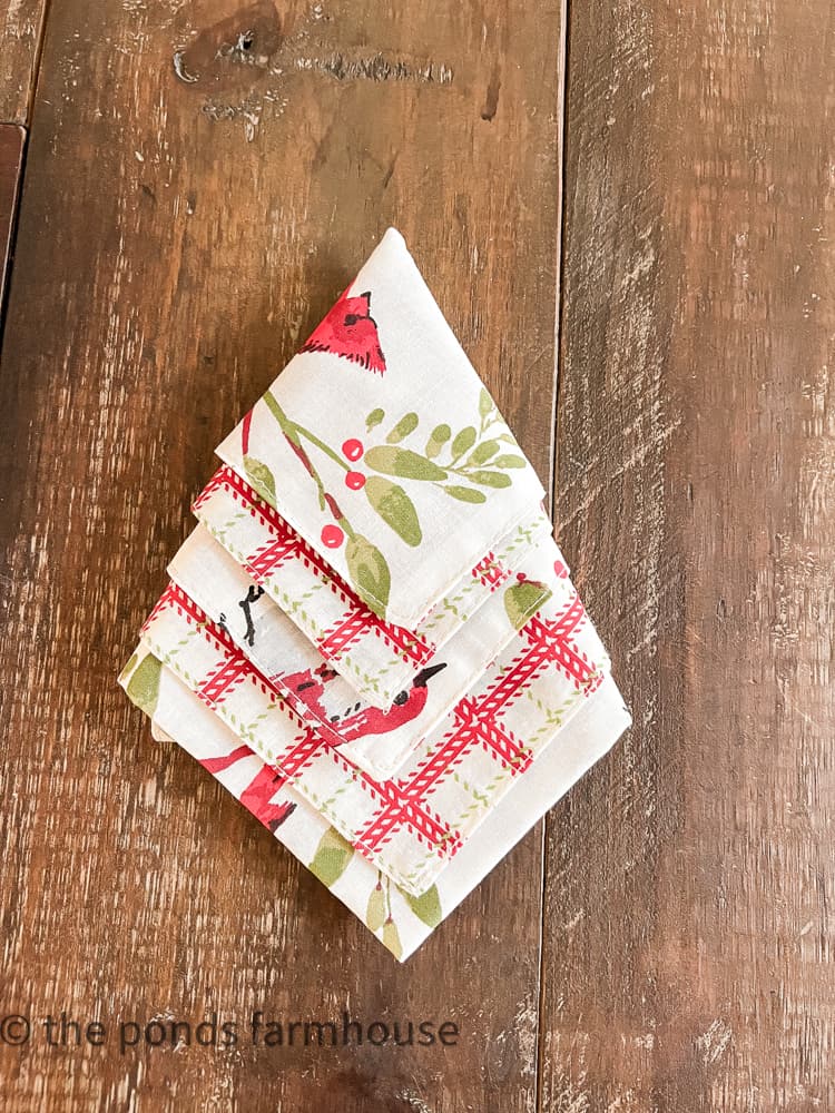 Step by Step folds to make a tree shaped napkin for the holidays