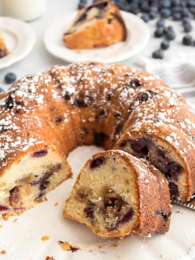 Blueberry Sour Creme Coffee Cake.Book Club Brunch Menu and Recipe Ideas - Easy recipes for planning a supper club 
