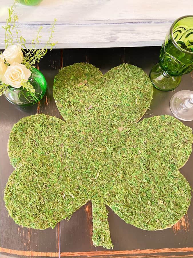 DIY Dollar Tree Shamrock Placemats for st. Patrick's Day Tablescape