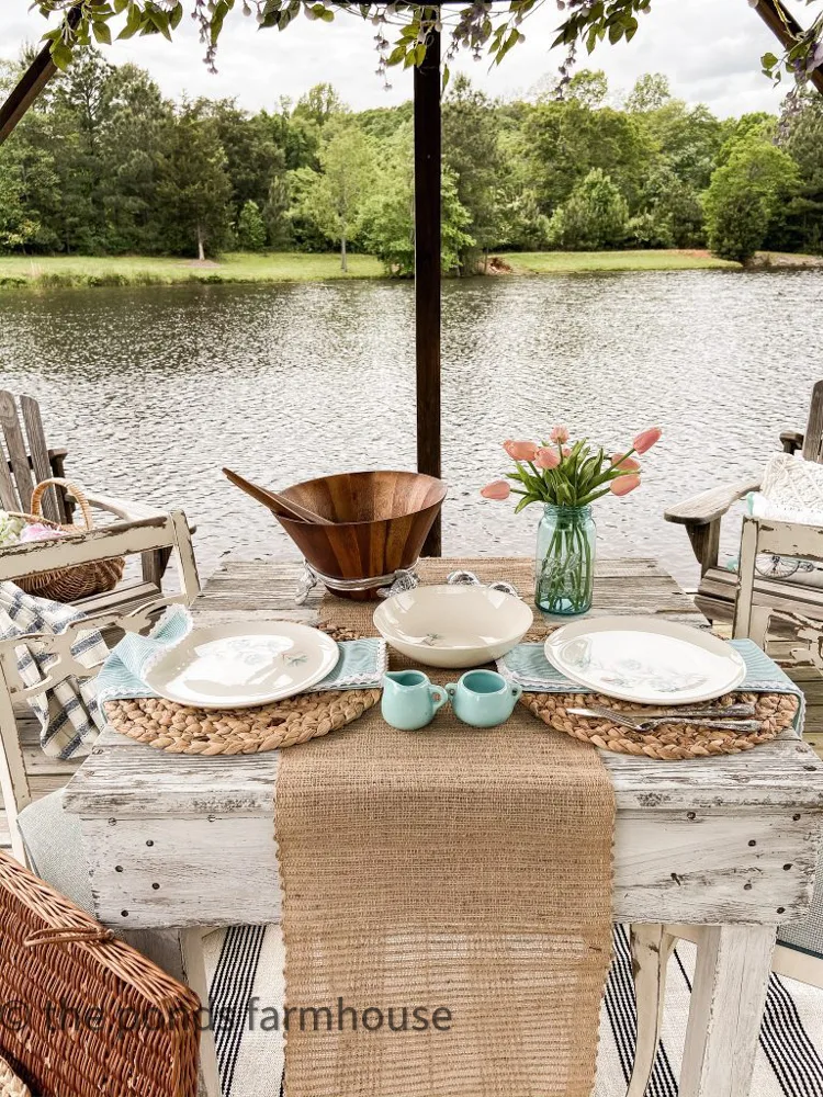 Memories of Mom Tablescape ideas and brunch ideas for alfresco dining ideas for Mother's Day.