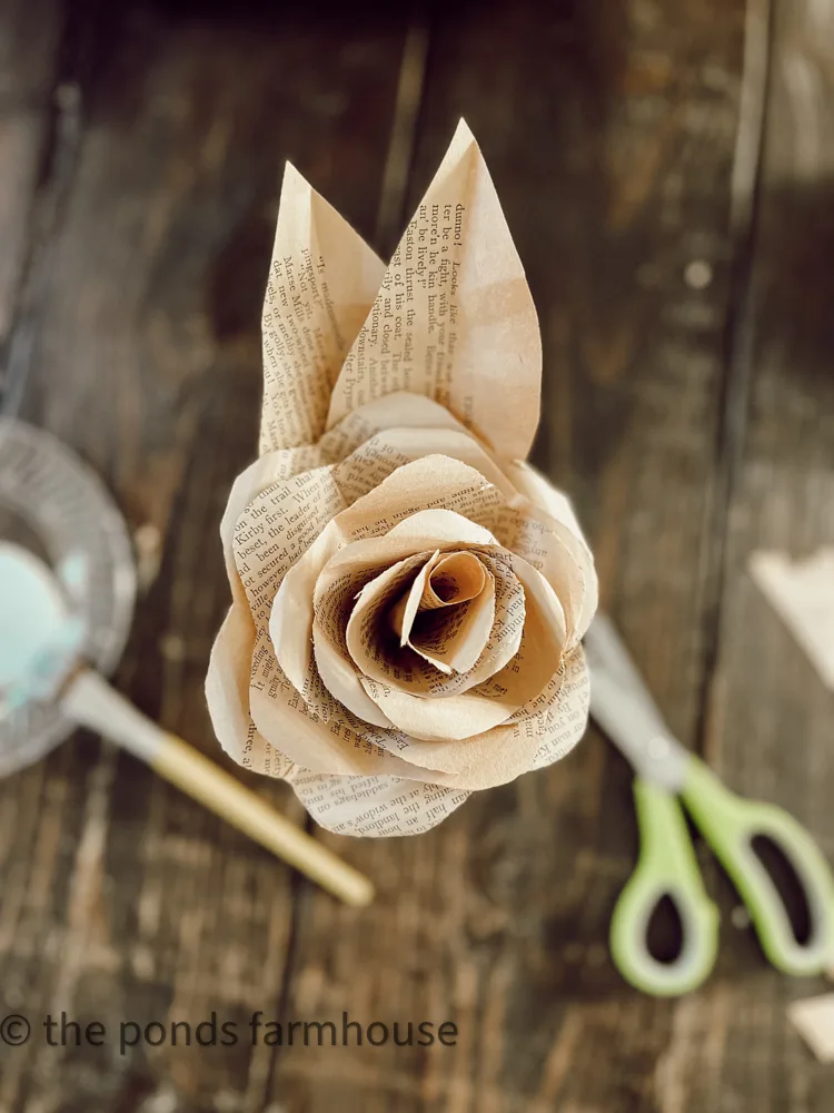 How to Make Paper Flowers using vintage book pages for a tablescape placecard