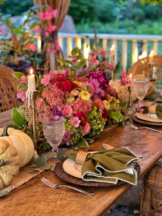 Beautiful centerpiece with fresh flowers.  How to keep flowers fresh longer.