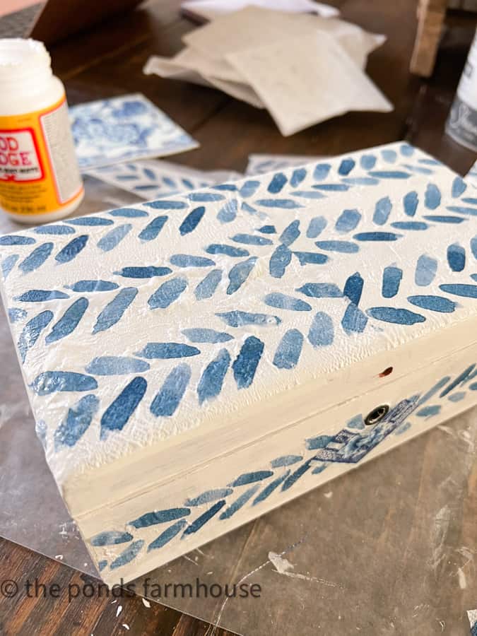 How To decoupage on wood with napkin decoupage technique