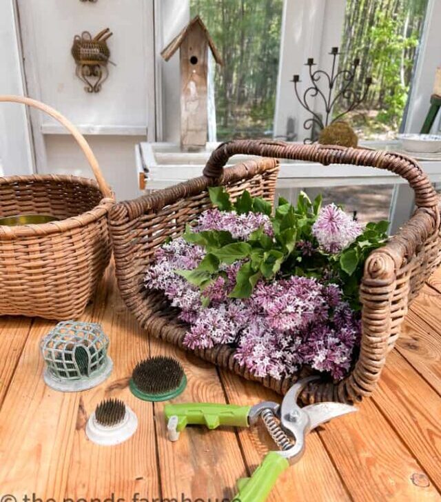 cropped-lilacs-in-gathering-basket.jpg