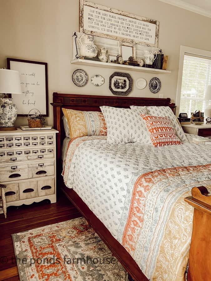 Blue, red and yellow bedding for Farmhouse Summer Bedroom Decor Ideas.  