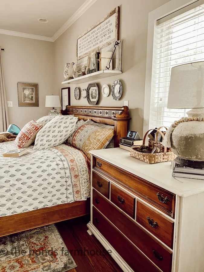 Add vintage farmhouse charm to bedroom decor ideas.  