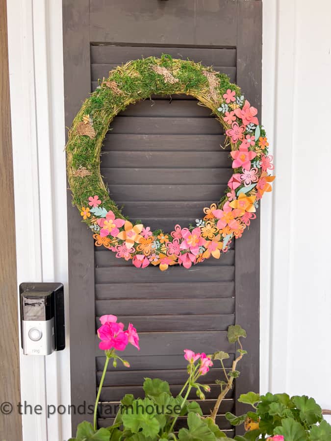 Anthropologie hack metal wreath on moss wreath form on front porch for summer decorating