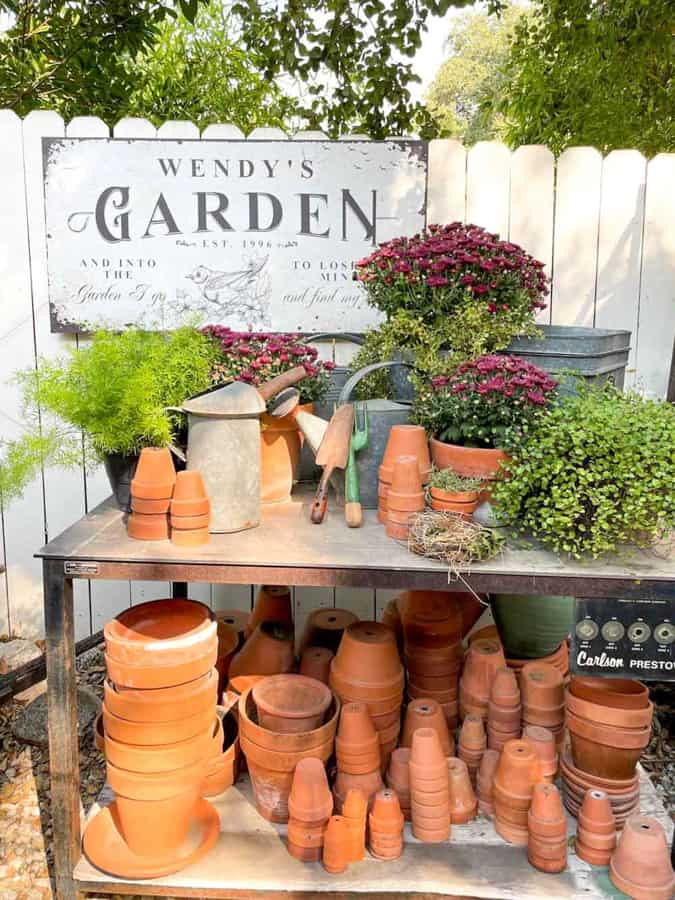 Summer Craft Project - Age terra cotta pots to decorate for summer.