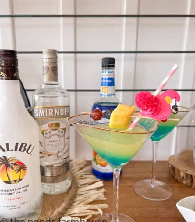 cropped-pina-colada-martinis-with-flamigo-straws.jpg