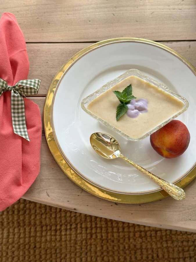 Easiest Peach Soup with Cinnamon and nutmeg