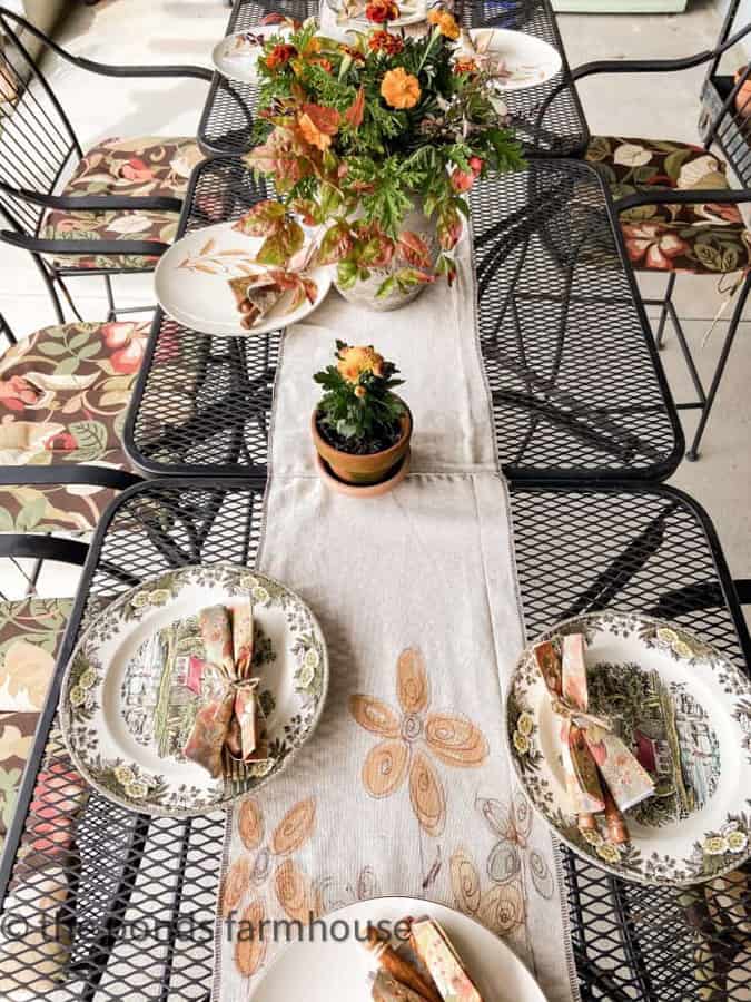 Outdoor Table Decor for Fall in outdoor kitchen