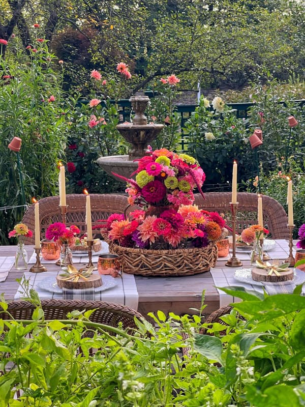 Stacy's outdoor potluck tablescape