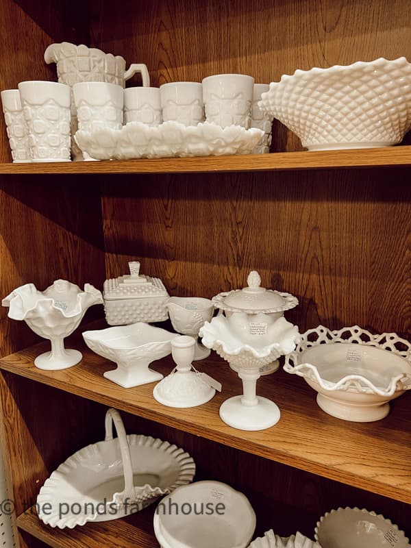 Vintage milk glass - trends in vintage home decor and thrift store shopping.
