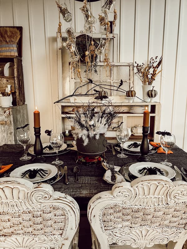 Halloween Table Decorations that are affordable and stylish.  