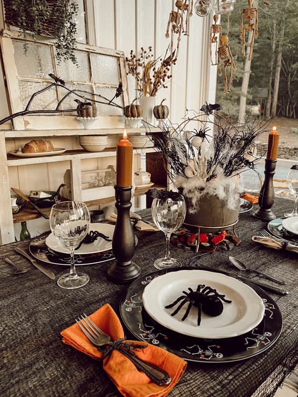 Creative cheap Halloween tablescape.