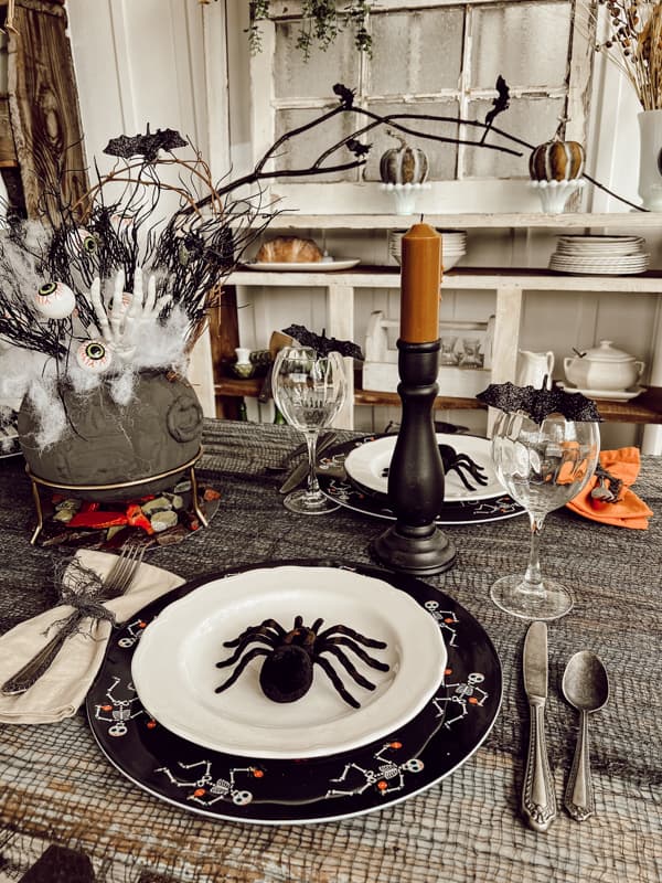 Halloween Table decorations - easy and affordable Dollar Tree table decorations 