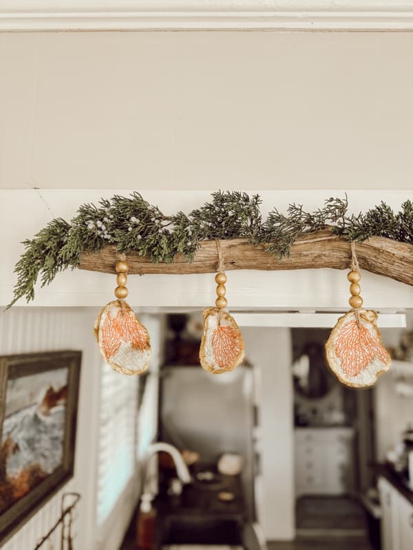 Oyster Shell Christmas Craft Ideas using oyster shells and napkin decoupage with wooden beads and driftwood.