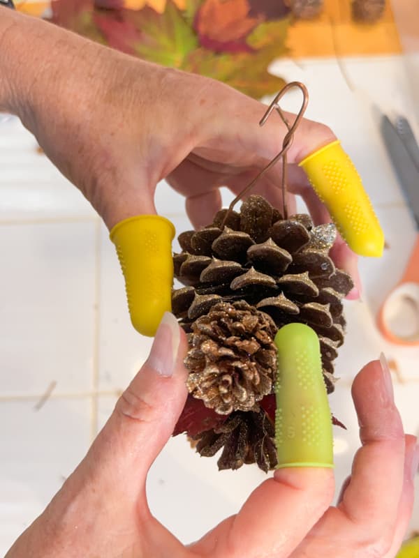 use a small pinecone for the pinecone turkey head on the turkey place card holder