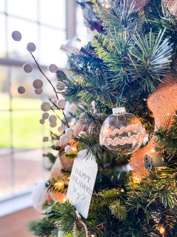 Decorating a Neutral Christmas Tree