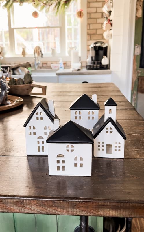Ceramic mini houses for holiday decorating