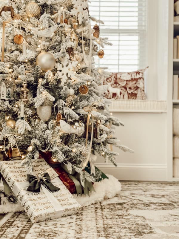 Budget-Friendly Decorating for Christmas Ideas to save money and create a cozy home.