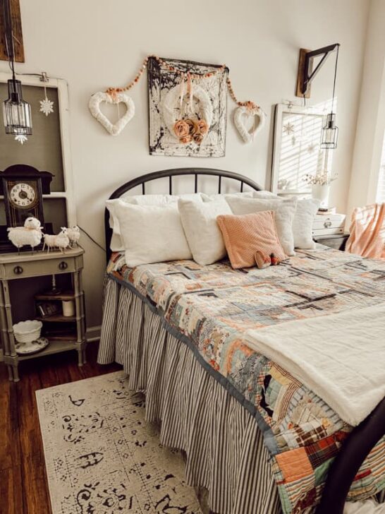 15 Ways To Add Cozy Vintage Charm: Decorate with Antique Quilts