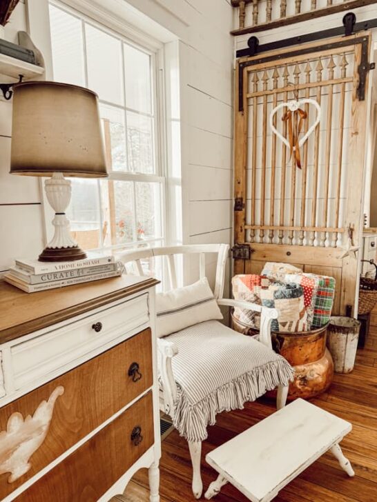 15 Ways To Add Cozy Vintage Charm: Decorate with Antique Quilts