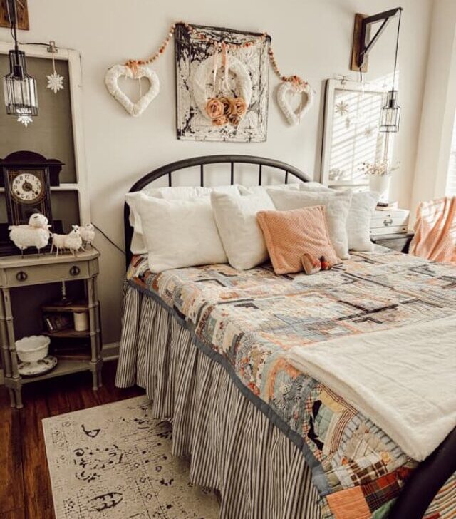cropped-Vintage-Quilt-on-bed-for-decorating-with-quilts.jpg