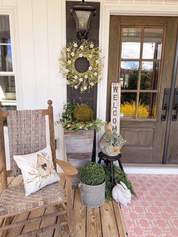 Spring DIY Porch Decor Idea for Country Style front porch. 