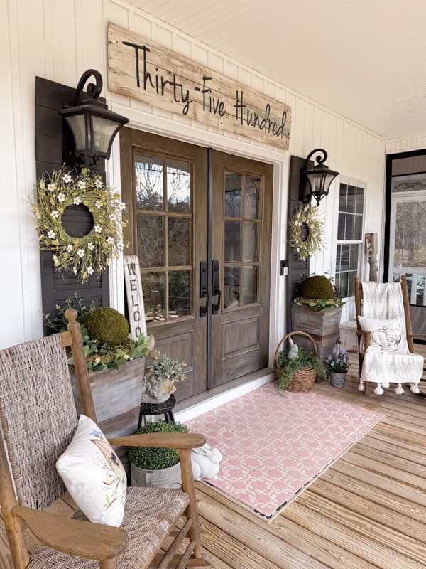Pink rug with DIY Planters and Spring DIY porch Decor on Country Farmhouse Front Porch. 