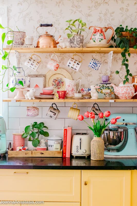Fund and colorful vintage and thrift store decorating for Spring.