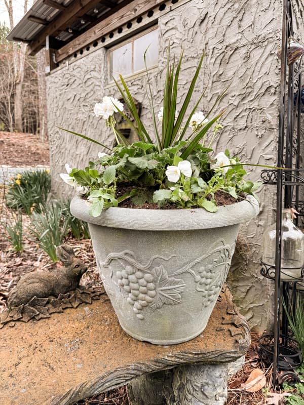 Free Roadside Planter Updated with A faux concrete finish using spray paint.