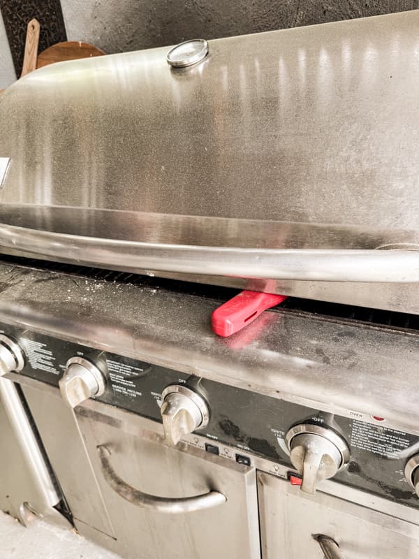 close grill lid but leave a gap for air flow.