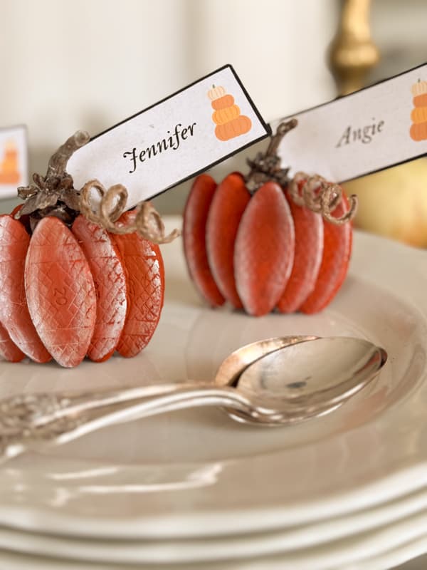 DIY wood pumpkin placecard holders