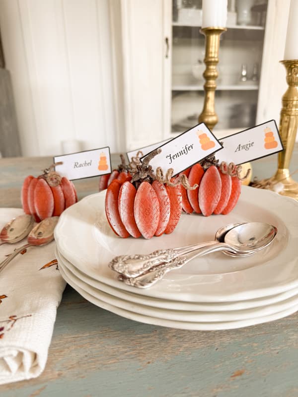 DIY wood pumpkin placecard holders made with wood biscuits