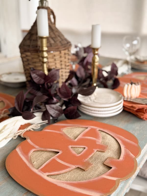 Jack o lantr placemats on table