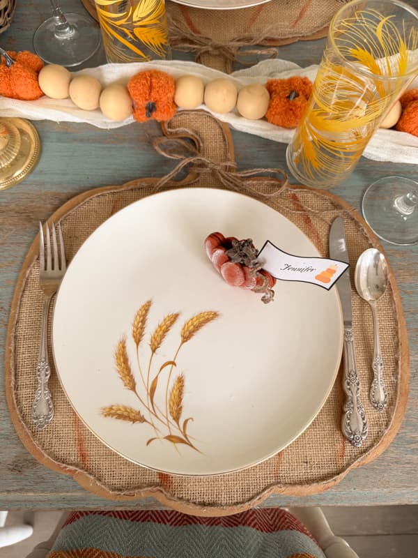 Pumpkin placemats with wheat dishes