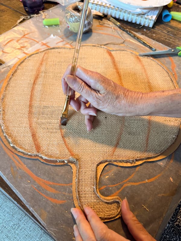 paint shape of pumpkin on the burlap