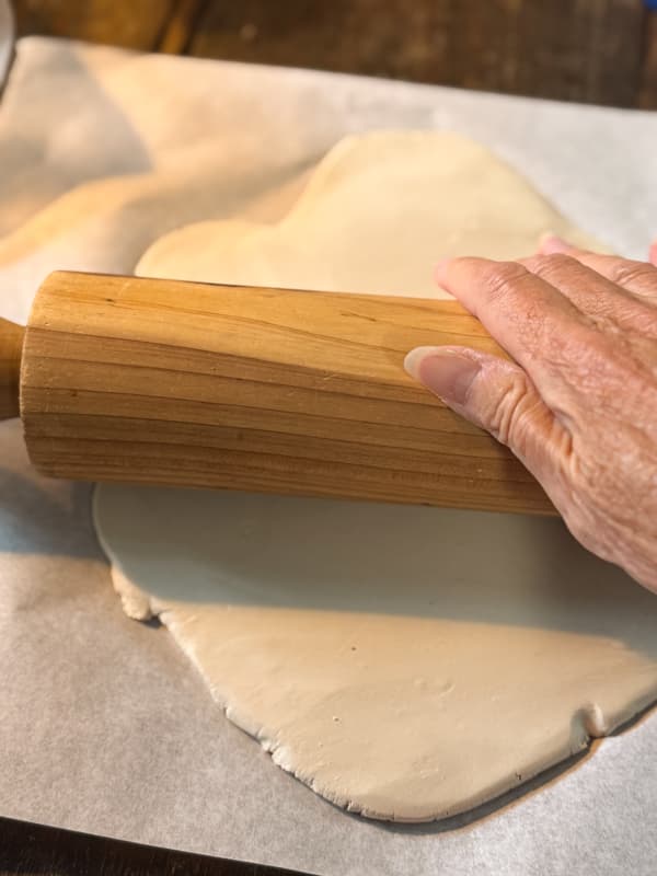 roll air dry clay with rolling pin