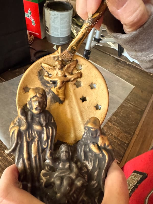 Adding Rub N Buff To Nativity Scene with Brush