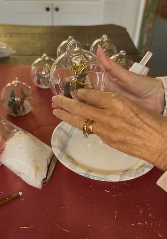 stand reindeer inside the glass globe