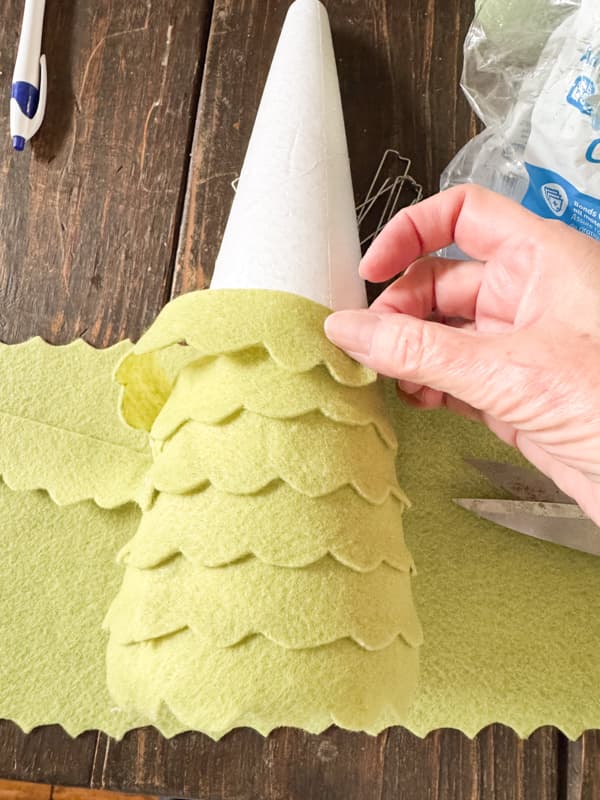 overlap felt strips to make felt Christmas trees