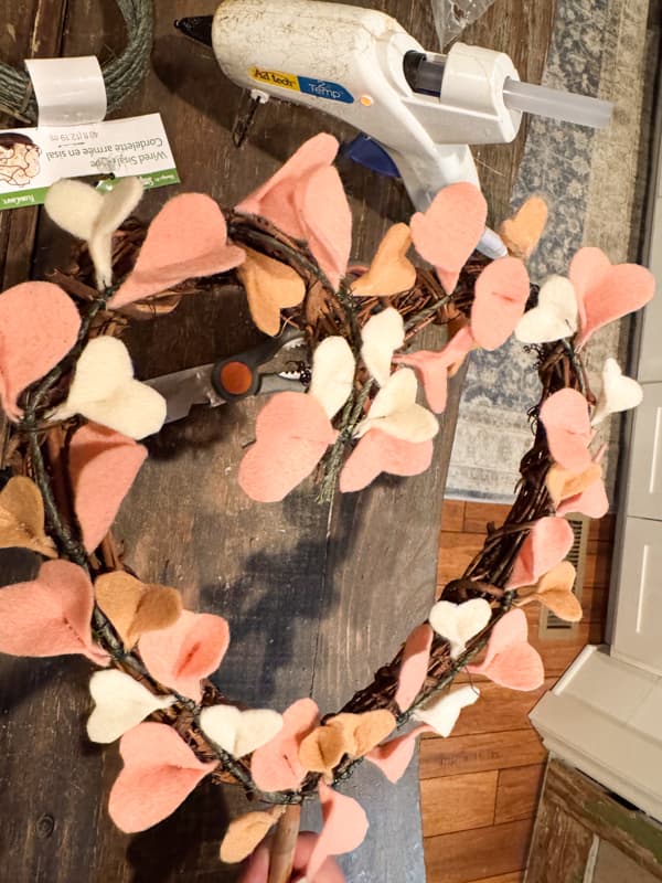 felt hearts on wire wrapped on the heart frame