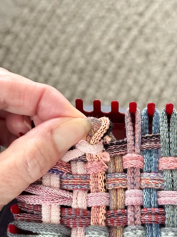 grab the end of the loop that you pulled through and pull to tighten